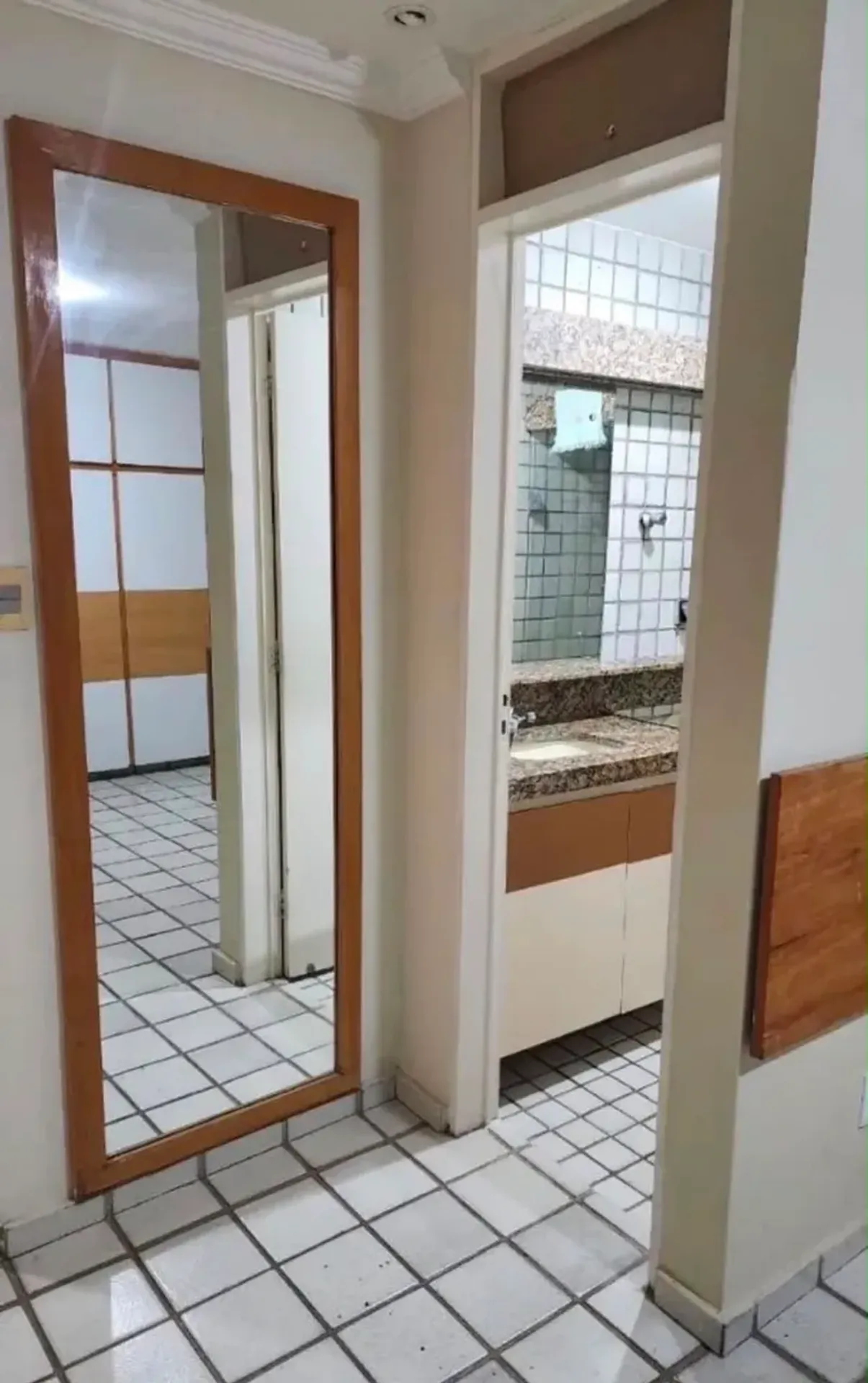 Rental apartment with 4 bedrooms and a balcony — photo 12