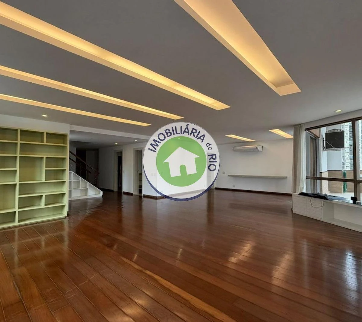 4-bedroom rental with 5 bathrooms and water views — photo 20