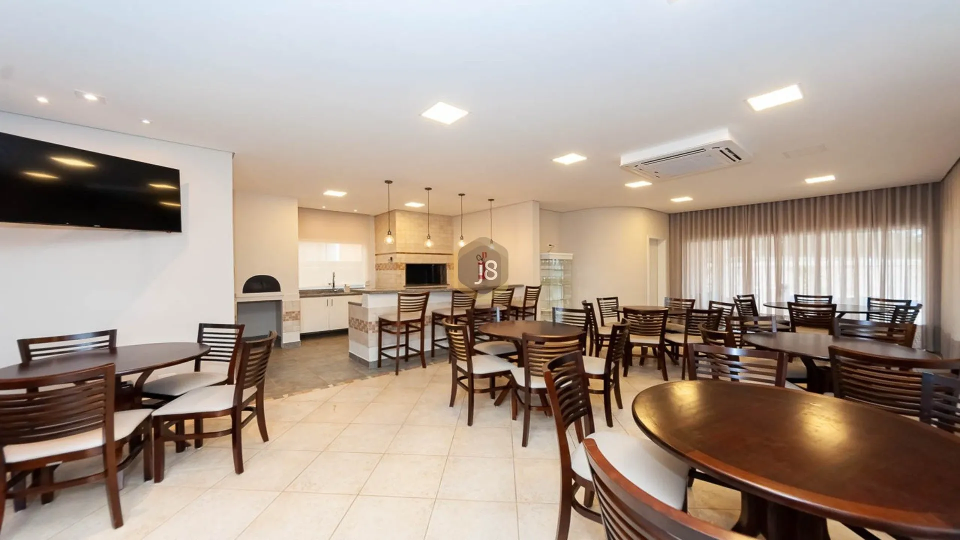 Casa com 5 suítes, 7 banheiros e 375 m² com varanda — photo 27