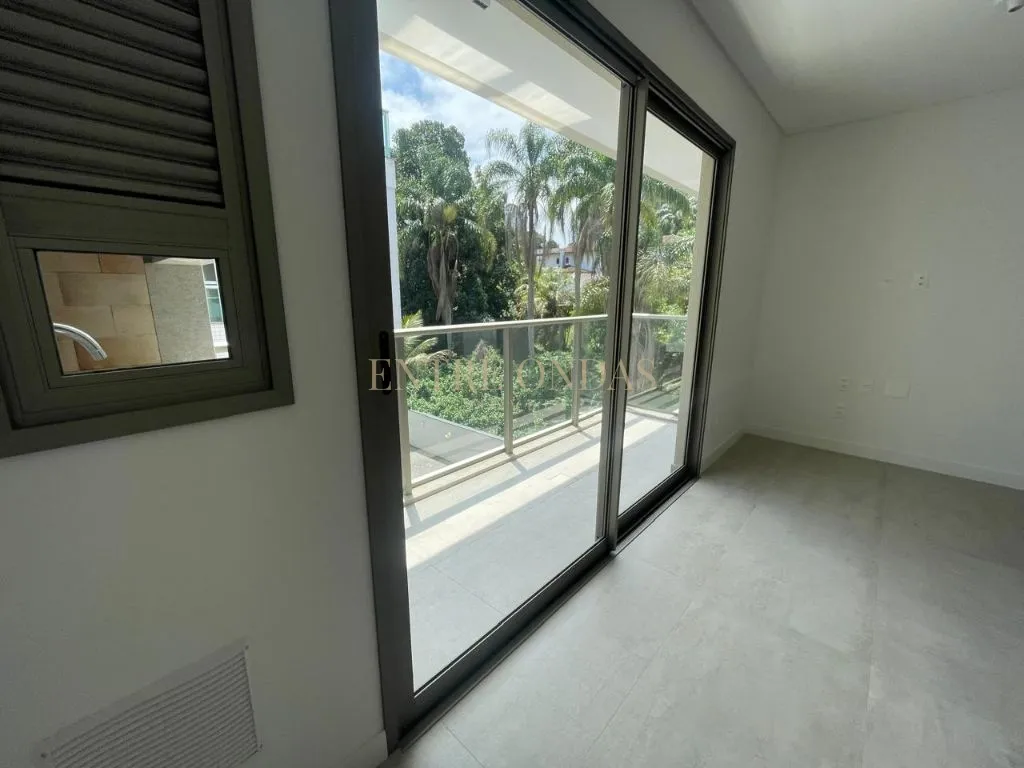 2-bedroom apartment with a washing machine in Florianópolis — photo 28