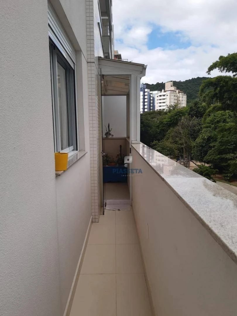 3-bedroom apartment in a building with a pool — photo 7