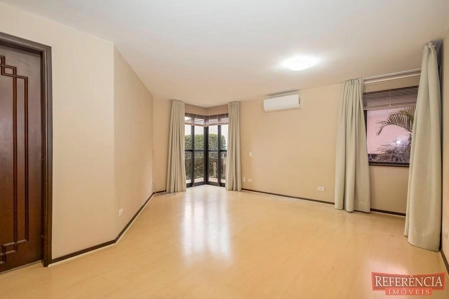 House, 550 m², with a walk-in closet — photo 24