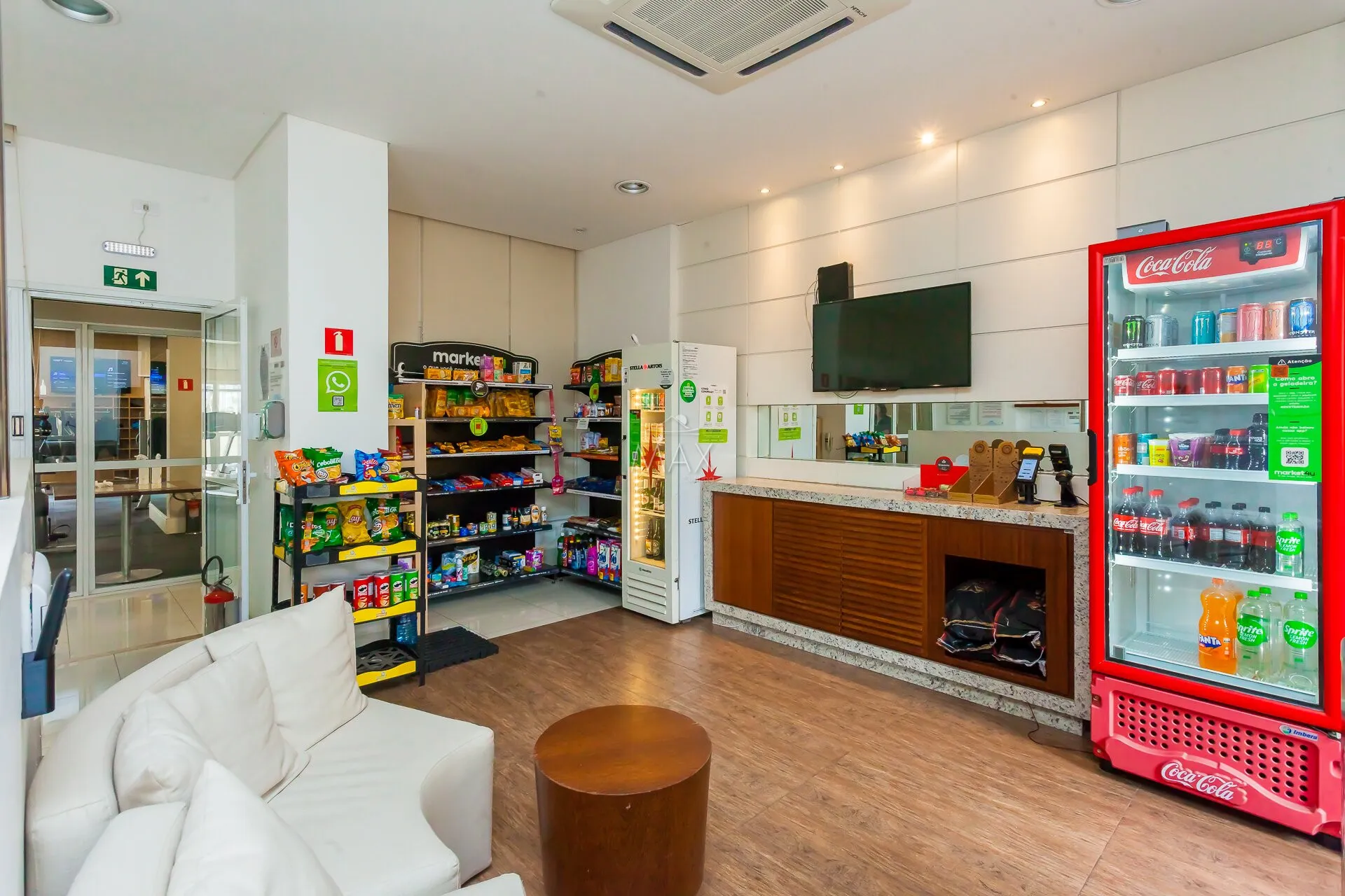 Furnished studio with balcony and open-plan kitchen — photo 21