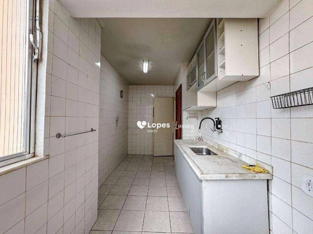 Unfurnished 2-bedroom apartment with a balcony — photo 22