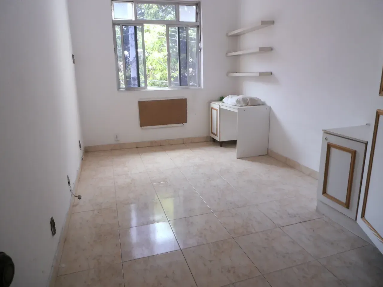 Unfurnished 2-bedroom apartment with balcony — photo 5