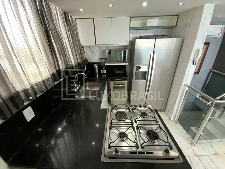 Furnished 3-bedroom apartment with enclosed glass balcony — photo 4