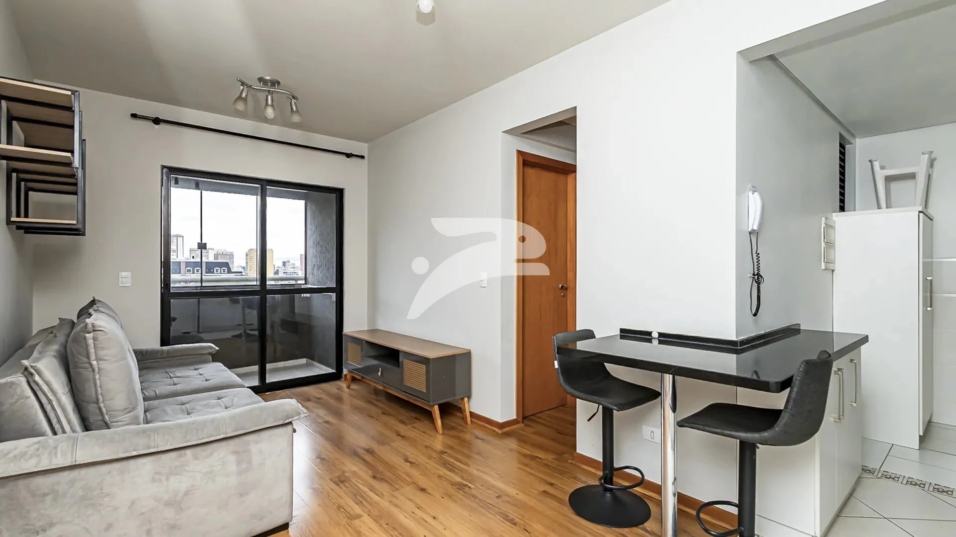 Furnished 1-bedroom apartment with enclosed balcony