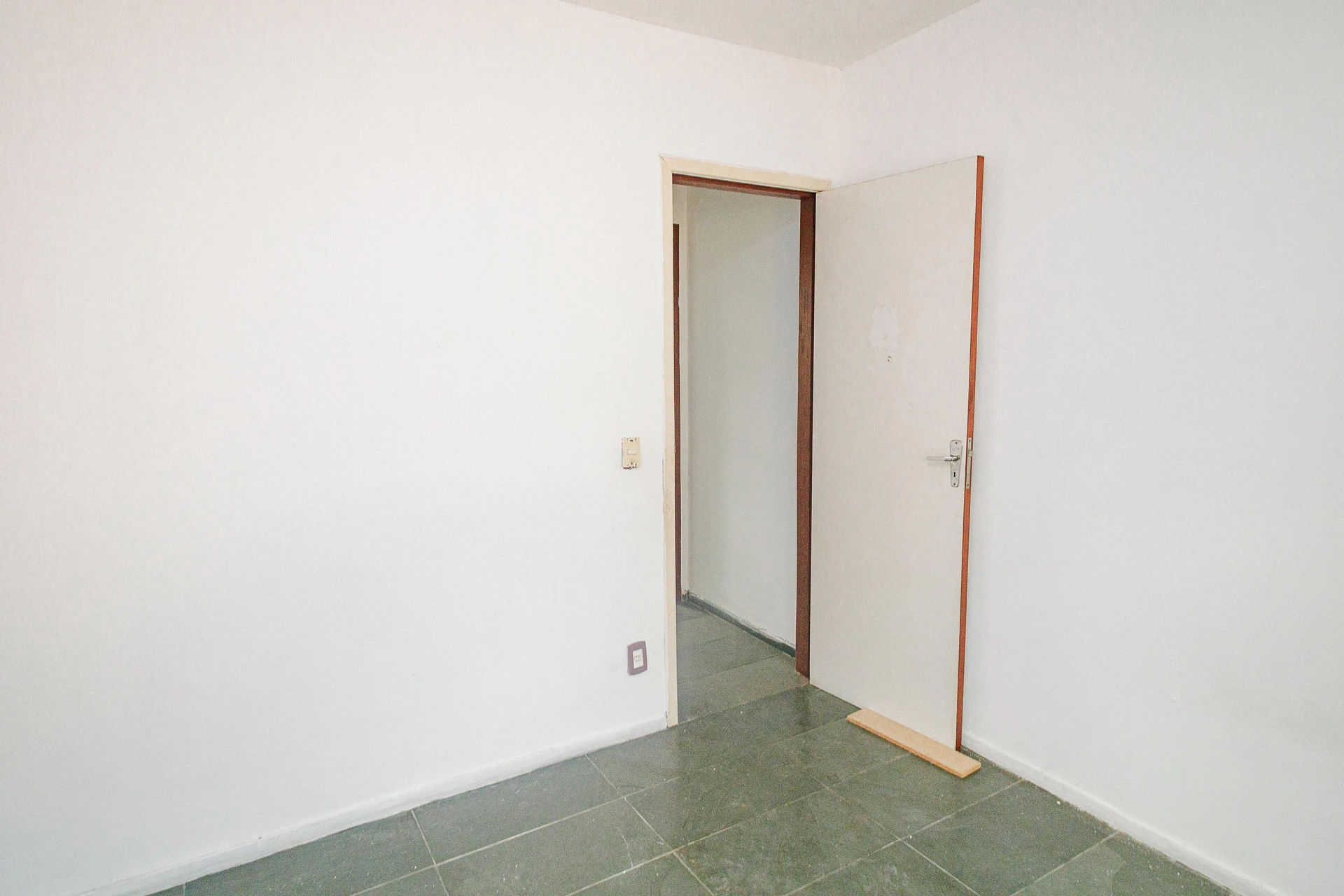 Unfurnished house with 2 bedrooms and a backyard — photo 17