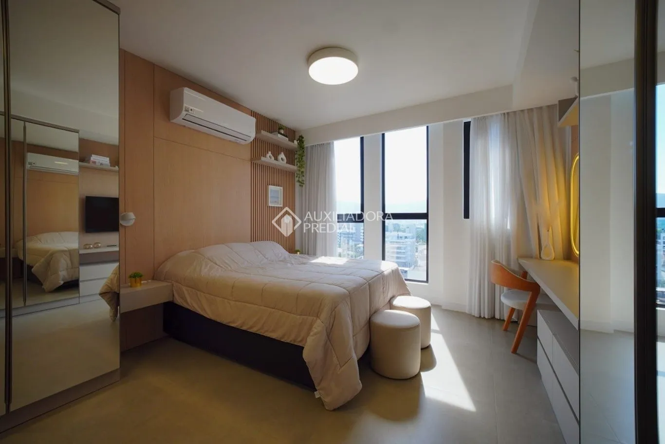 Furnished 36 m² studio with 1 bedroom and city view — photo 3