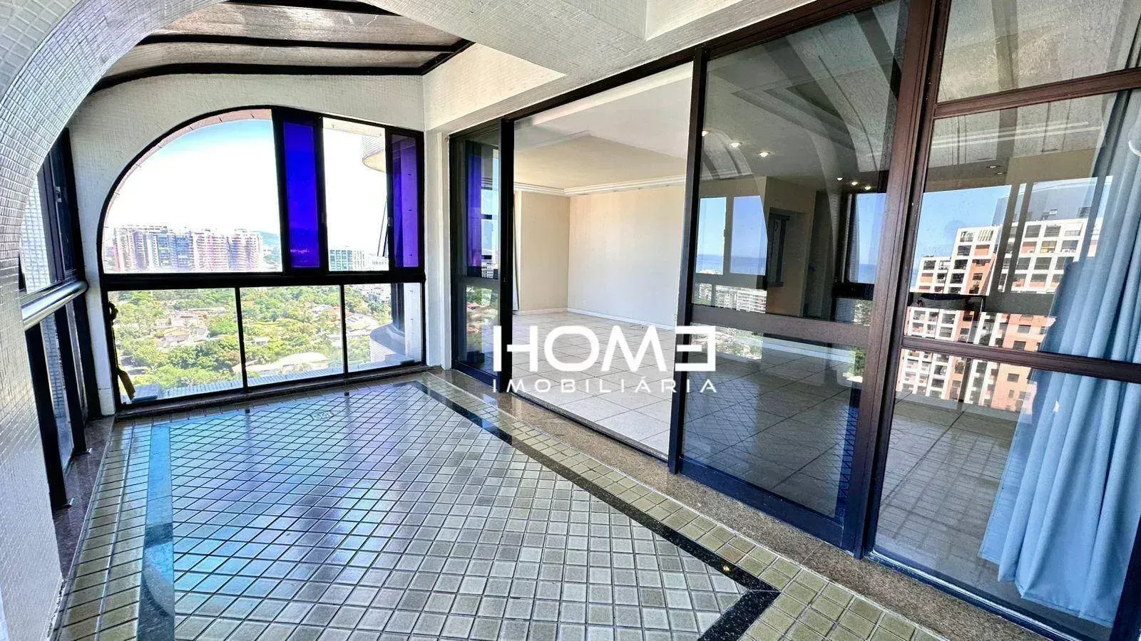 200 m² apartment with 4 bedrooms, 3 en-suite and 2 parking — photo 37