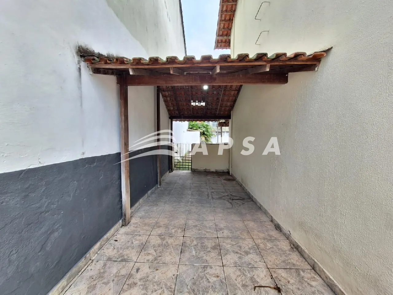 Casa com 2 quartos e cozinha fechada com fogão a gás — photo 16