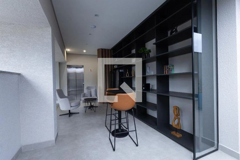 Furnished 1-bedroom apartment with 24 m² and floor-to-ceiling windows — photo 3