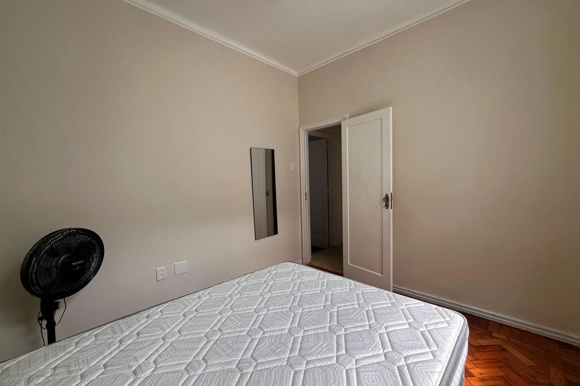 3-bedroom apartment with a walk-in closet — photo 40