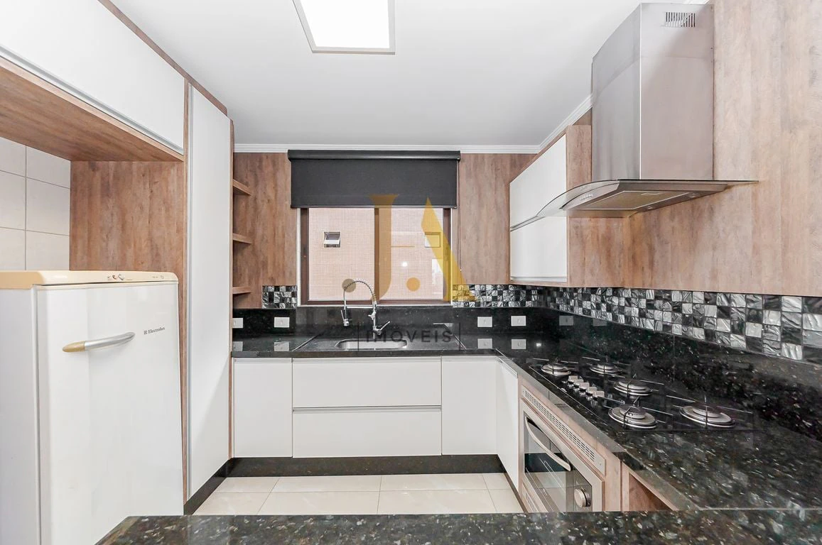 Furnished apartment, 210 m², with a glass-enclosed balcony — photo 30