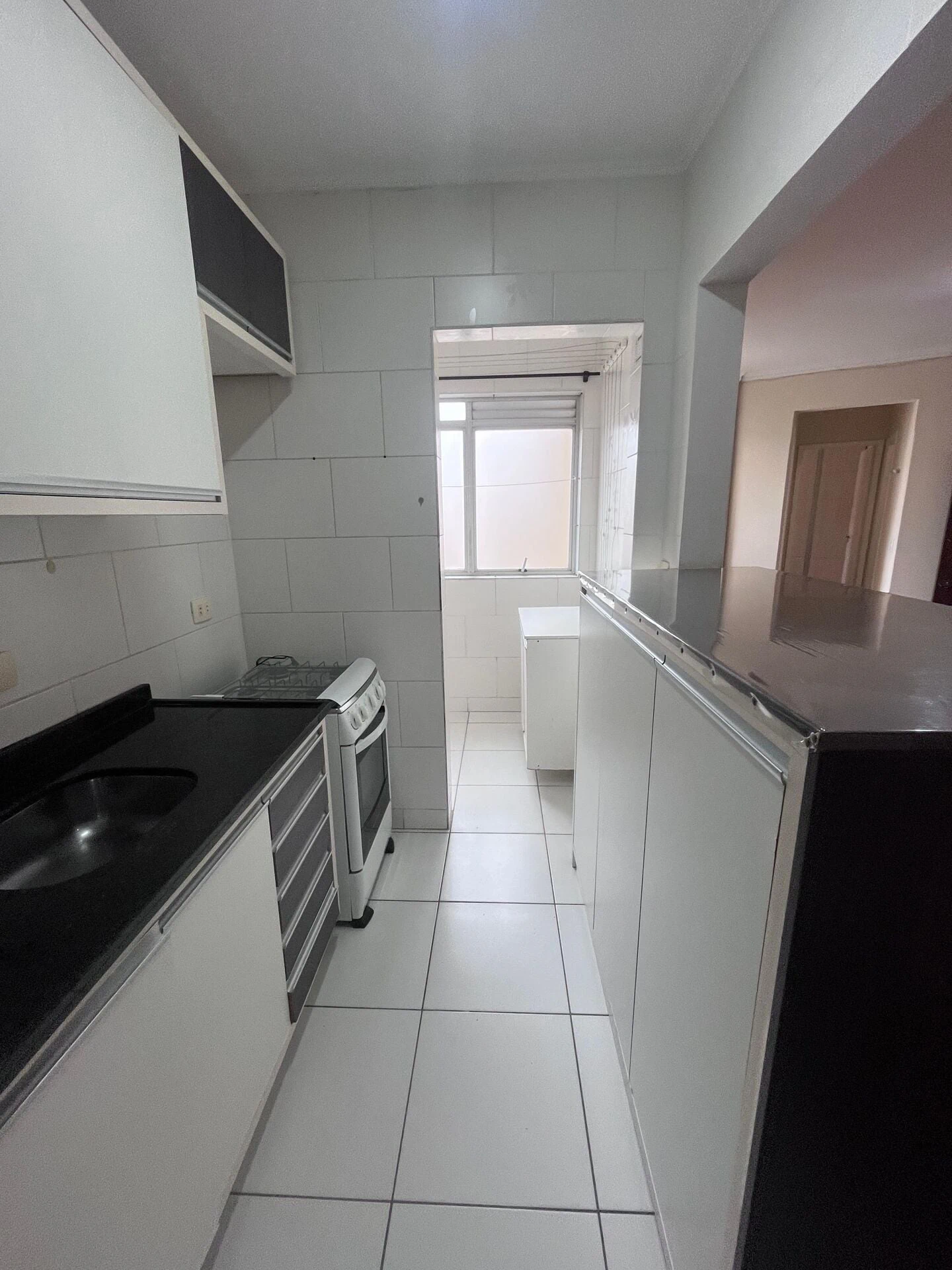 2-bedroom apartment with wood or laminate floors in Curitiba — photo 10