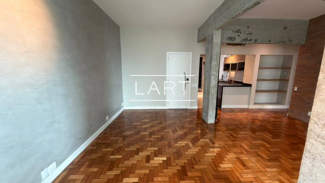 Wood or laminate floors in a 2-bedroom apartment, 102 m² — photo 4