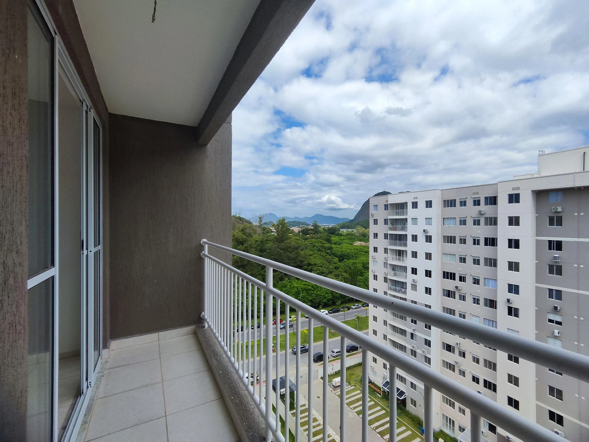 2-bedroom apartment with a balcony and 1 parking spot — photo 11