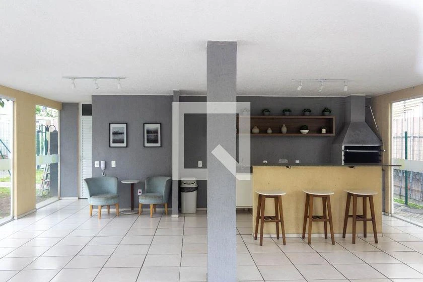 2-bedroom apartment in a building with a gym — photo 14