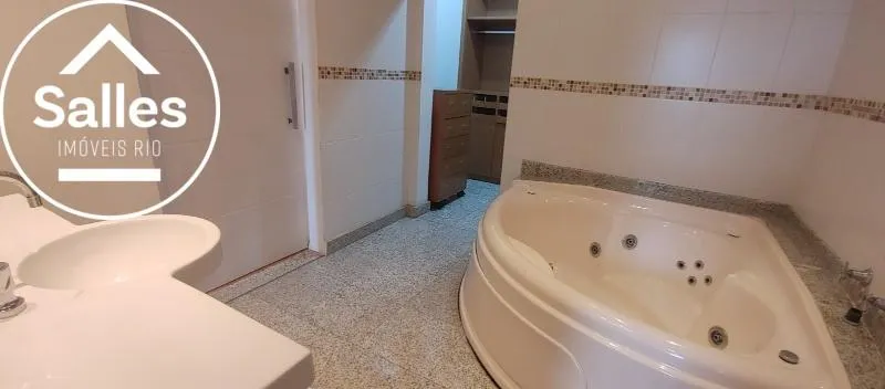 Casa sem mobília com 4 quartos, 5 banheiros e varanda — photo 27