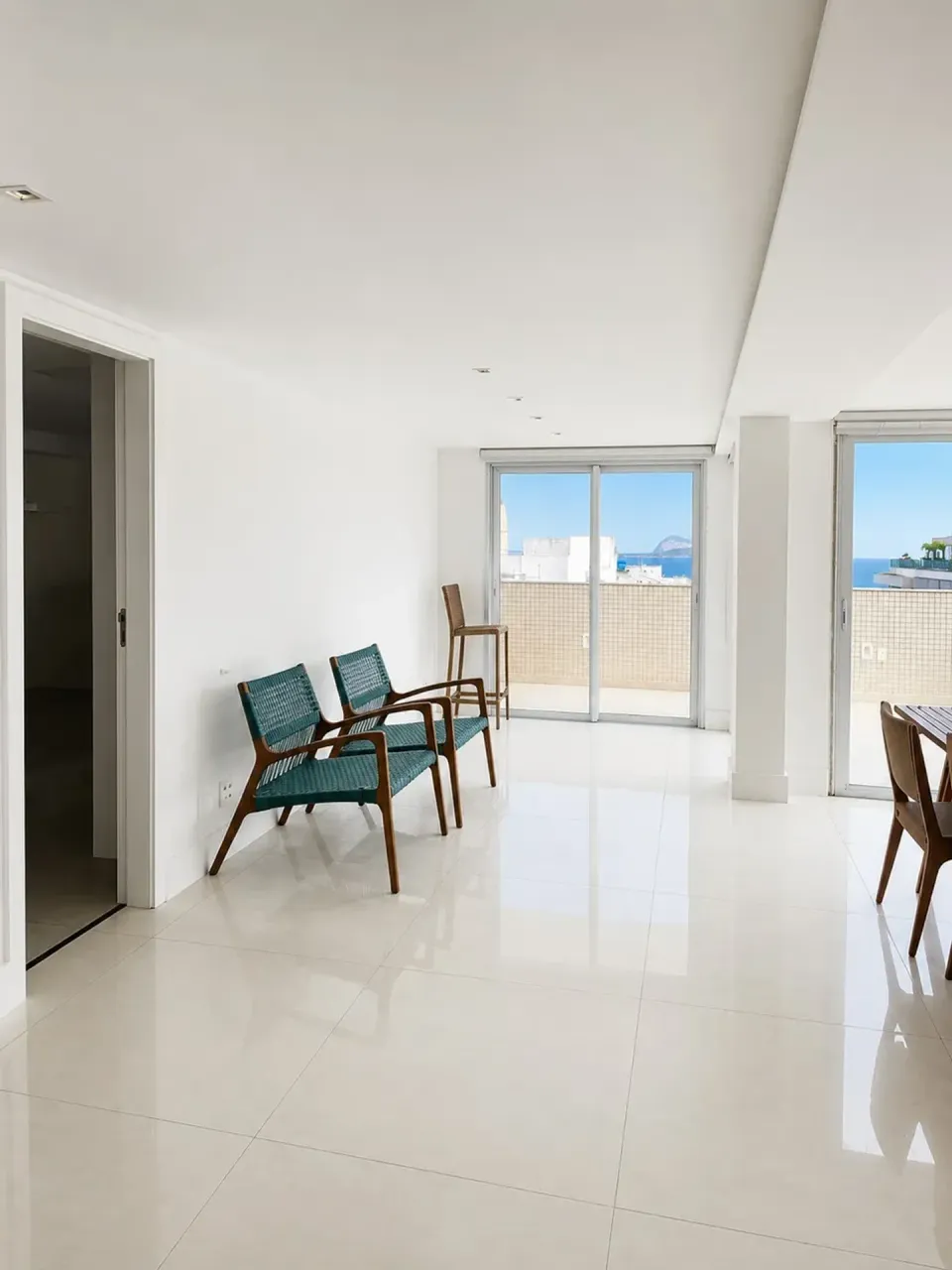 Furnished apartment with 3 bedrooms and 4 bathrooms — photo 14
