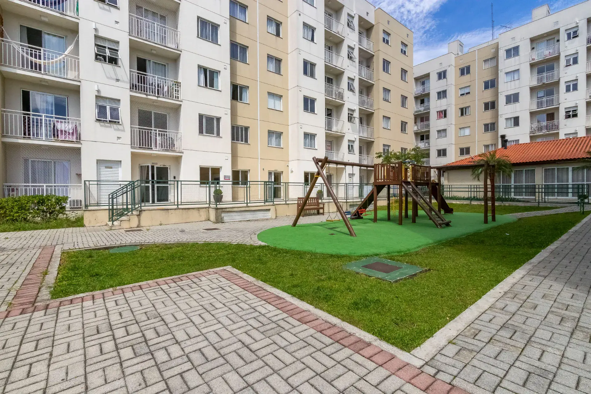 3-bedroom apartment in a building with a pool — photo 54