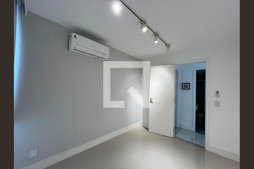 Furnished apartment, 148 m², with a glass-enclosed balcony — photo 17