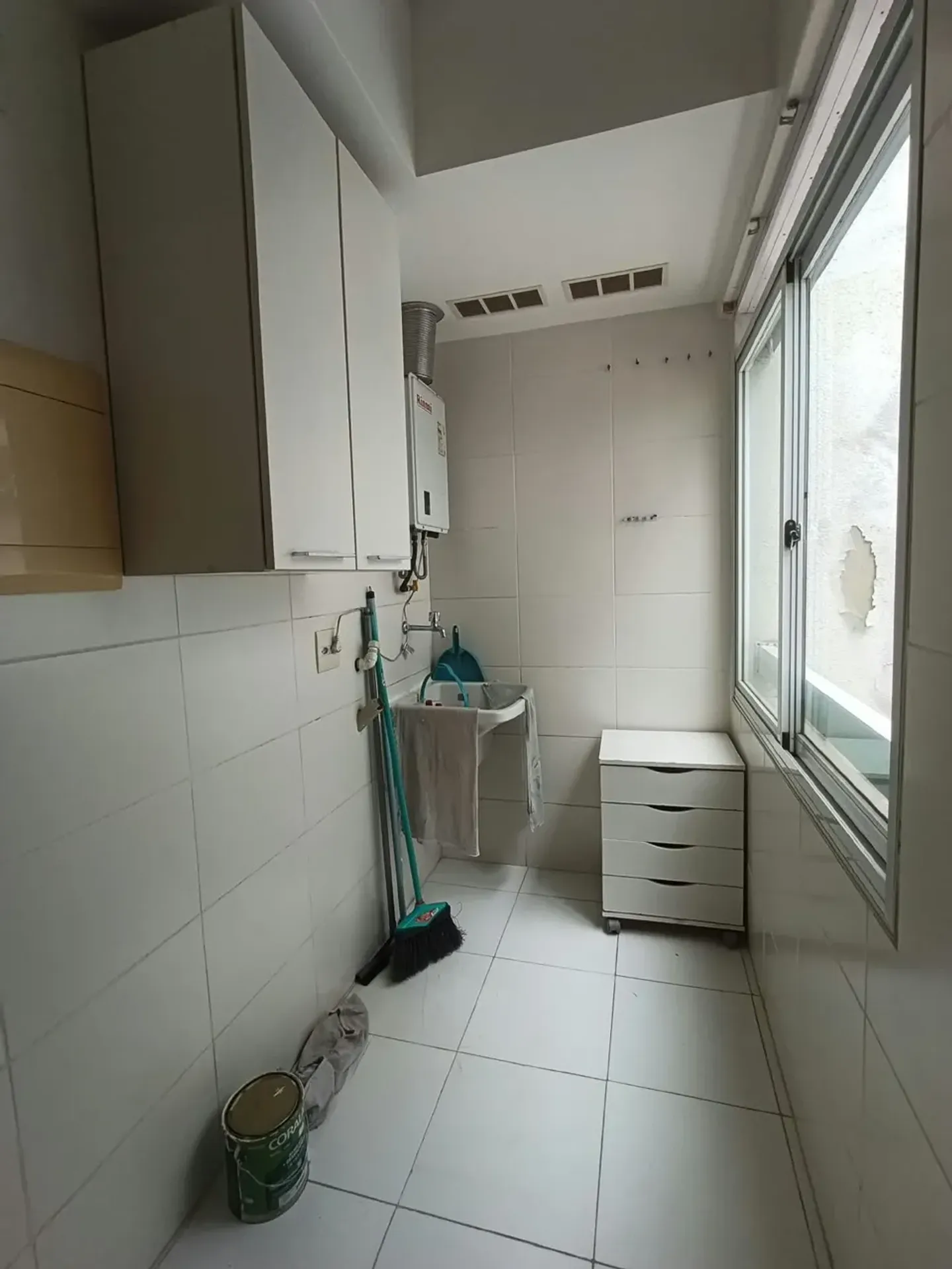 2-bedroom apartment in a building with a gym — photo 8