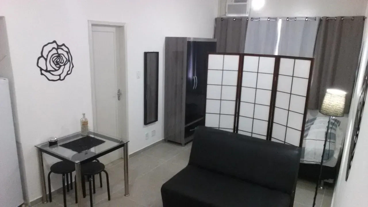 Furnished studio with 1 bedroom and 1 bathroom, no parking
