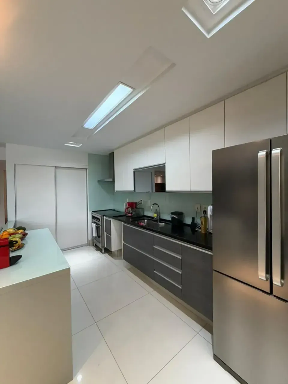 Furnished 2-bedroom apartment with open-plan kitchen — photo 21