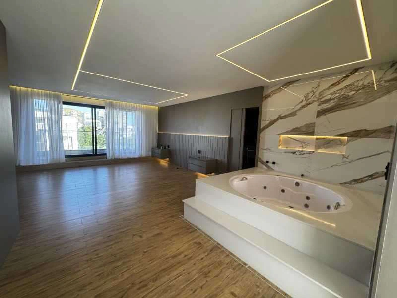 540 m² house with 5 en-suite bedrooms and open-plan kitchen — photo 5