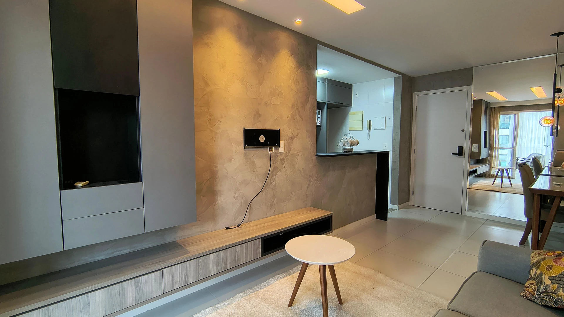 2-bedroom apartment with an enclosed, floor-to-ceiling balcony — photo 20