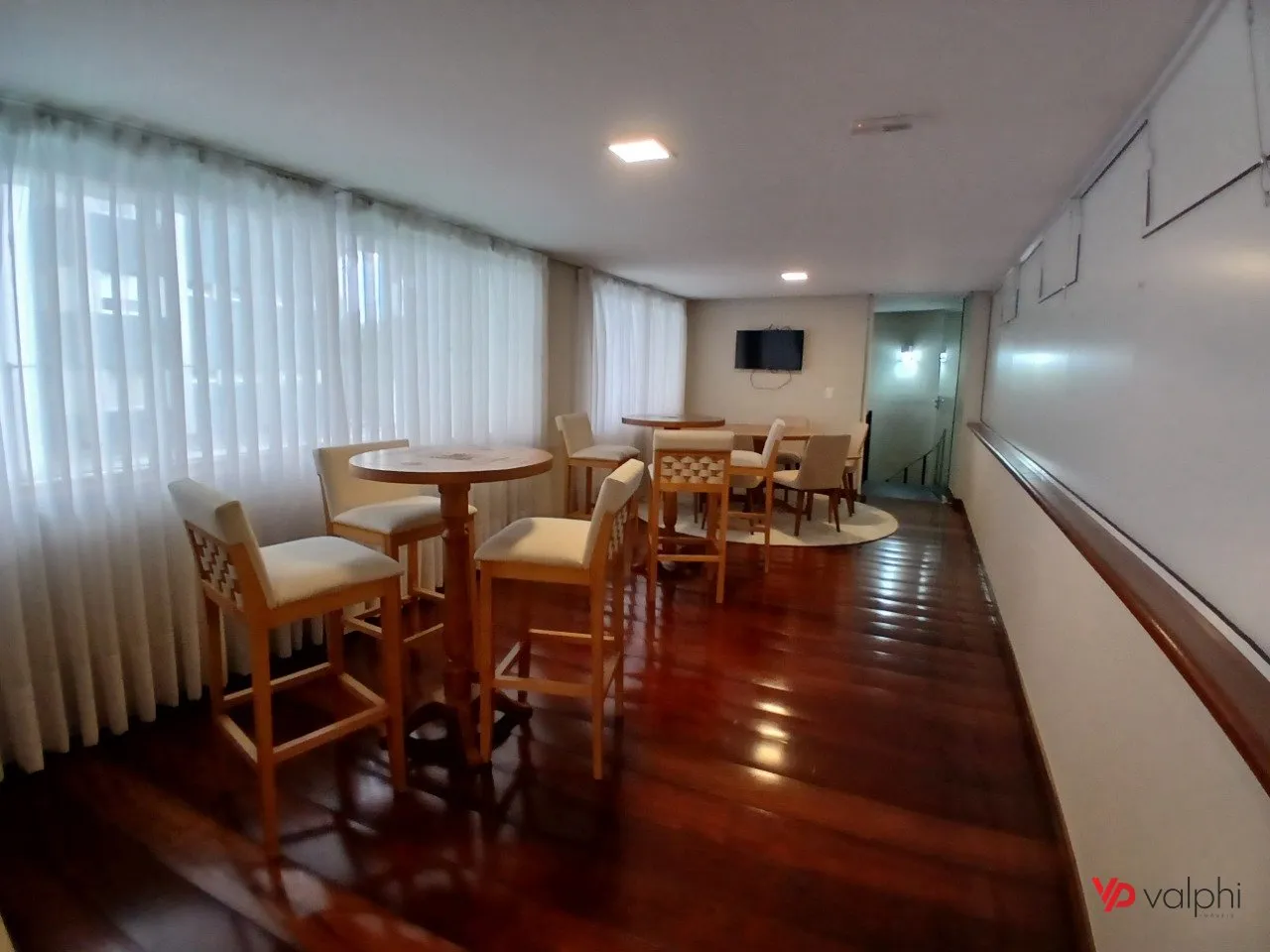 4-bedroom apartment with a walk-in closet in Curitiba — photo 65