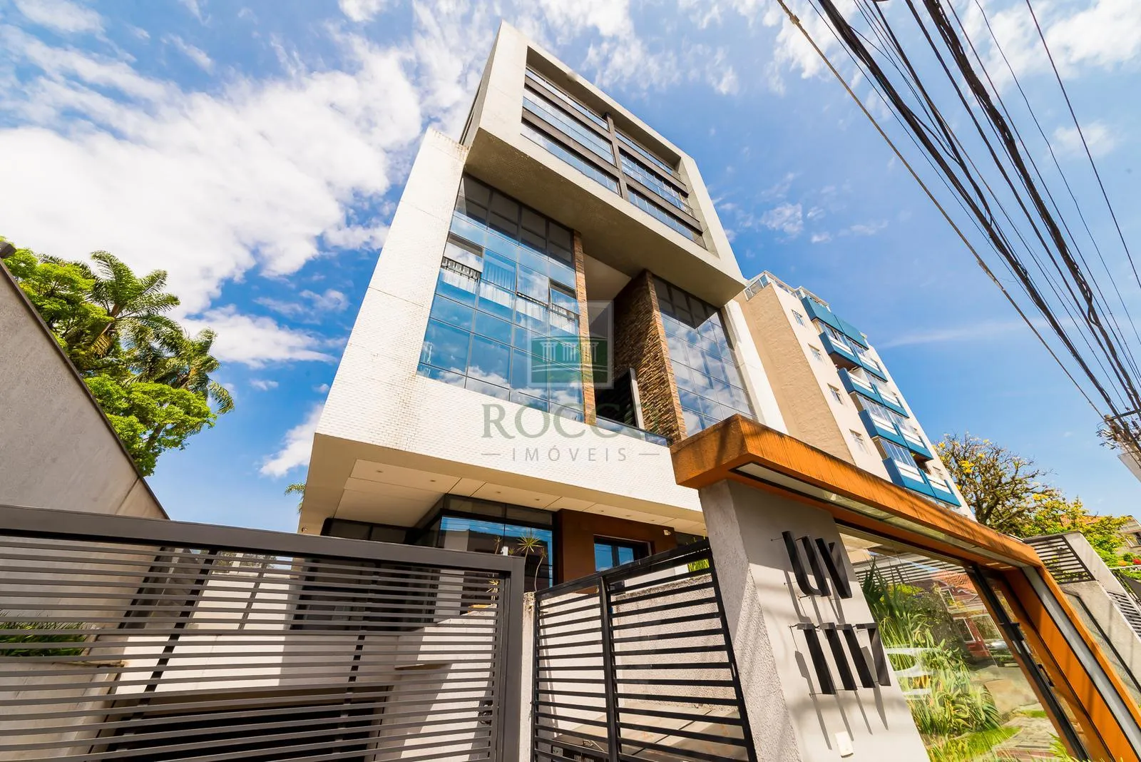 Furnished 1-bedroom apartment with an open kitchen