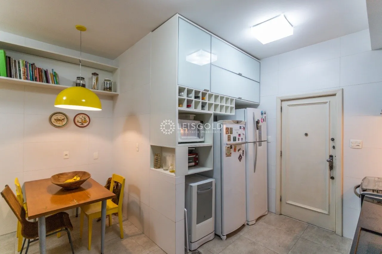 Home office in a 4-bedroom apartment, 220 m² — photo 6