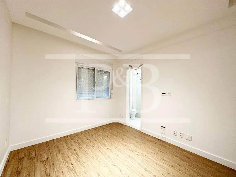 3-bedroom rental apartment with 3 bathrooms and 263 m² — photo 23