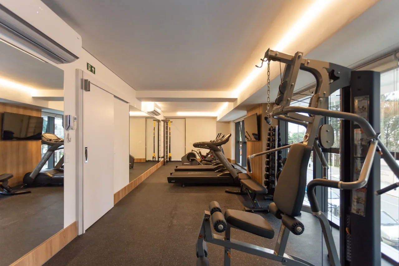 3-bedroom apartment in a building with a gym — photo 22
