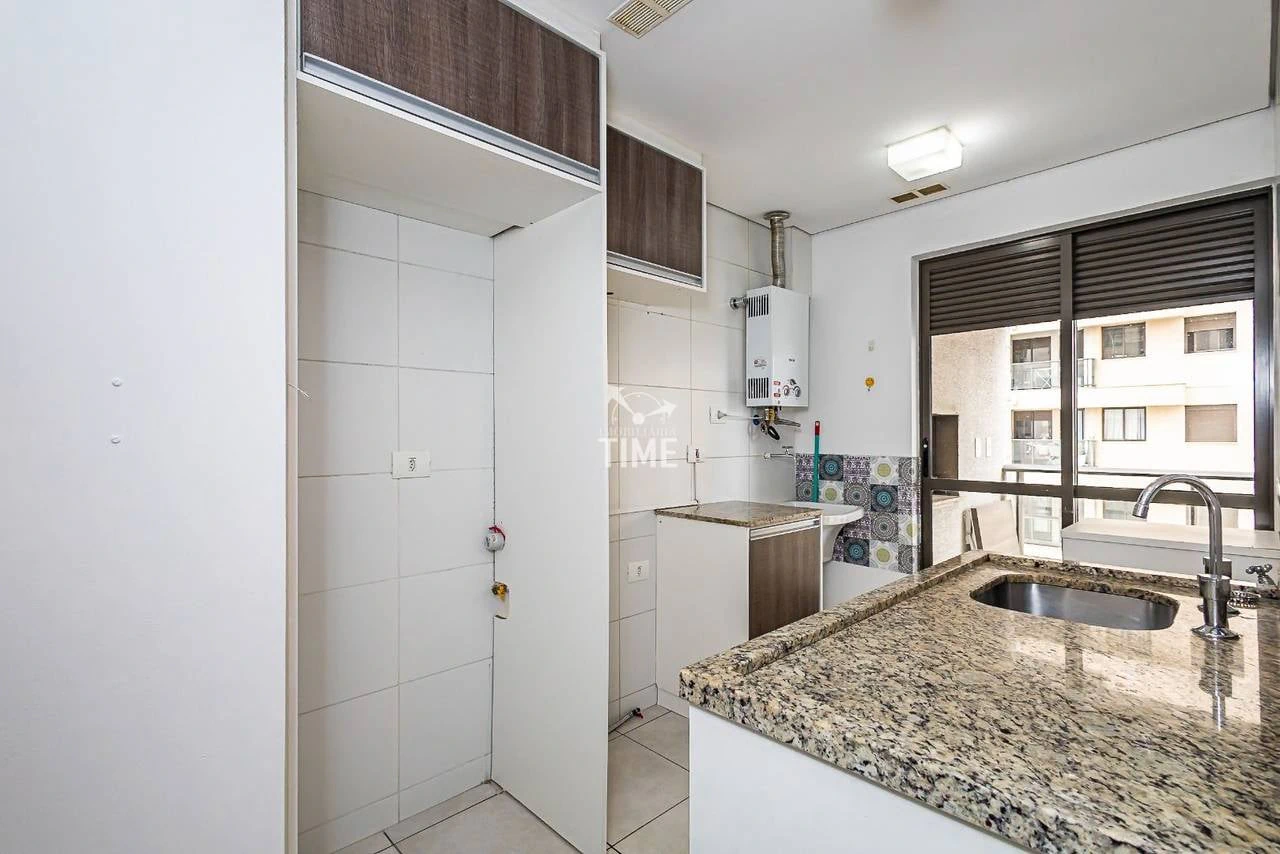 2-bedroom apartment with a home office in Curitiba — photo 2
