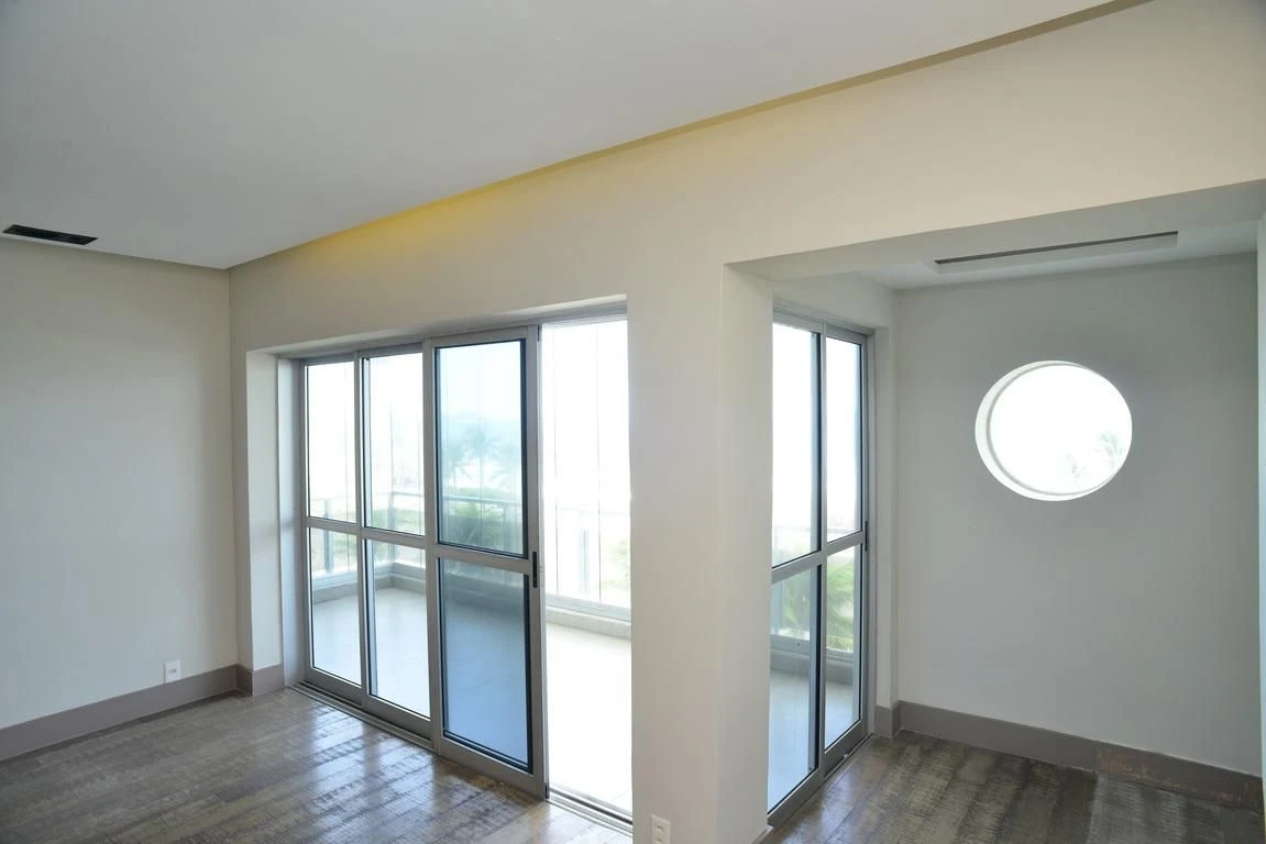 3-bedroom apartment in a building with a gym — photo 21