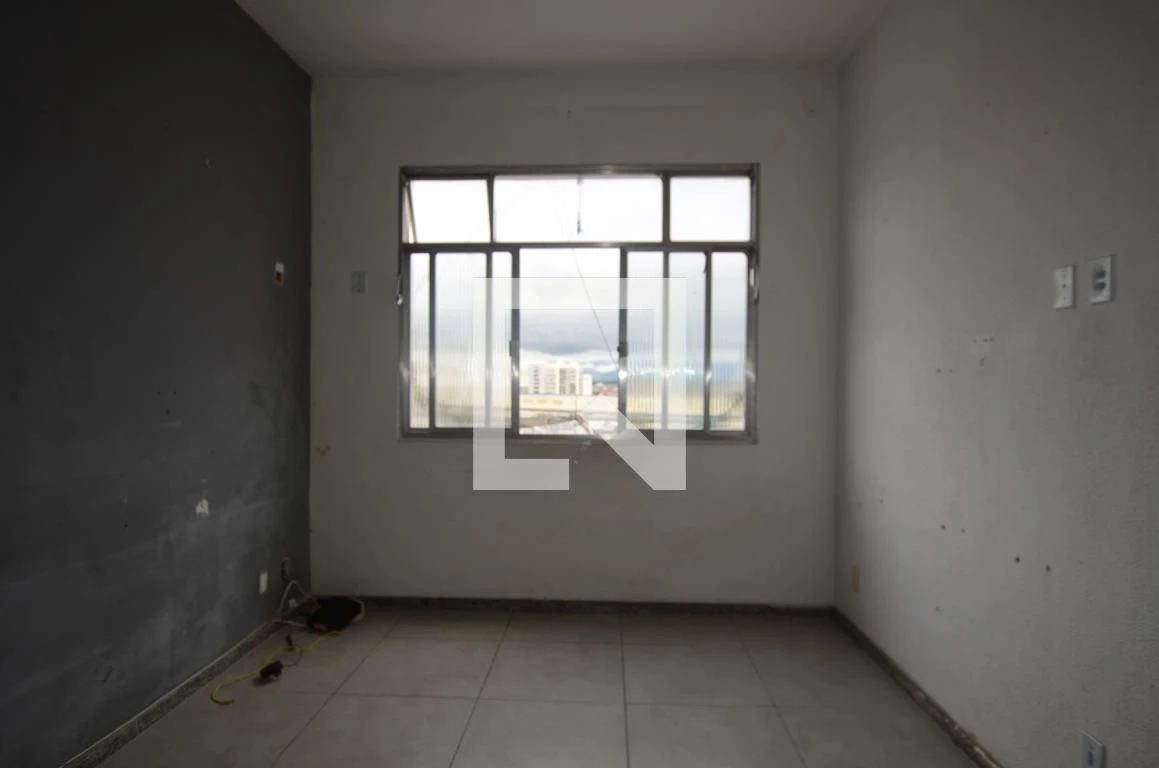 2-bedroom apartment with glass-enclosed shower — photo 15