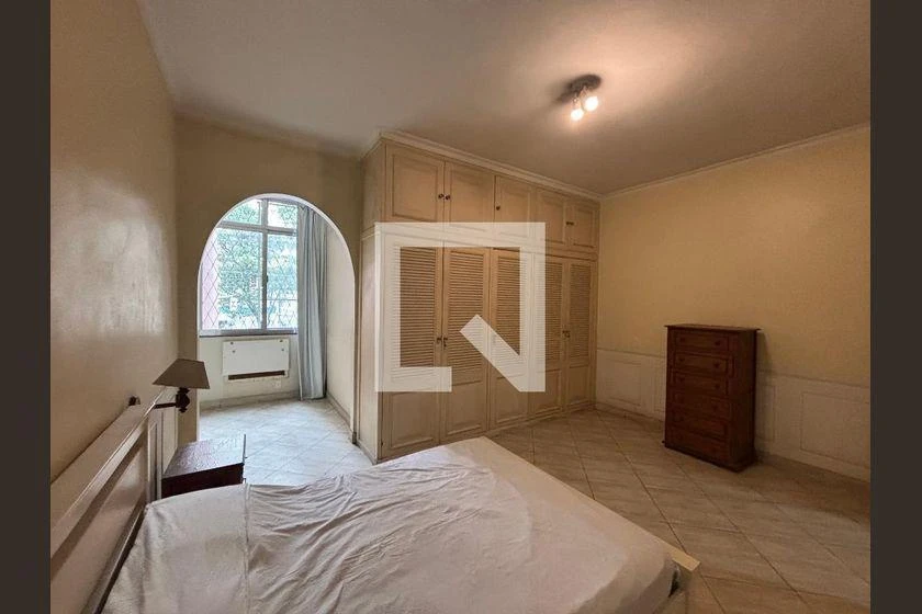 230 m² apartment with a bathtub and a home office — photo 9