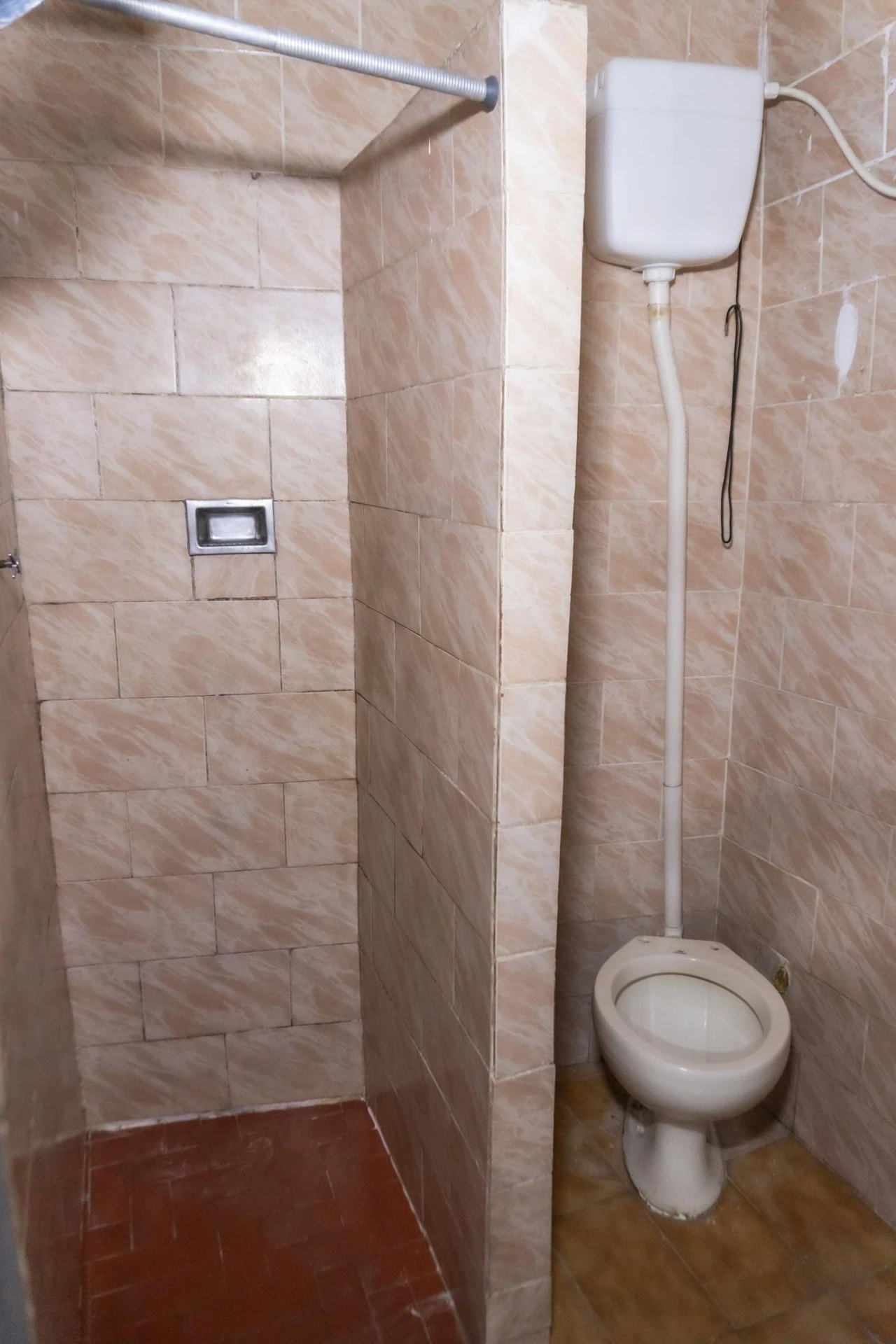 House with 1 bedroom and a separate kitchen — photo 5
