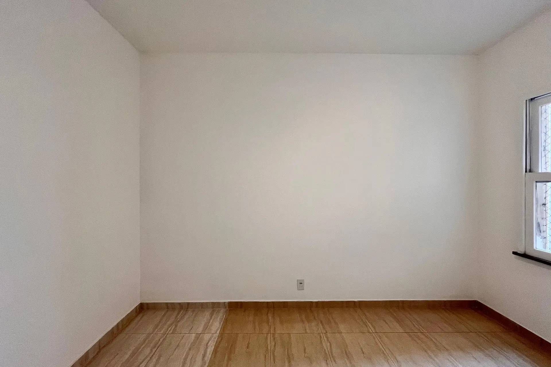 3-bedroom apartment with separate kitchen and electric stove — photo 31