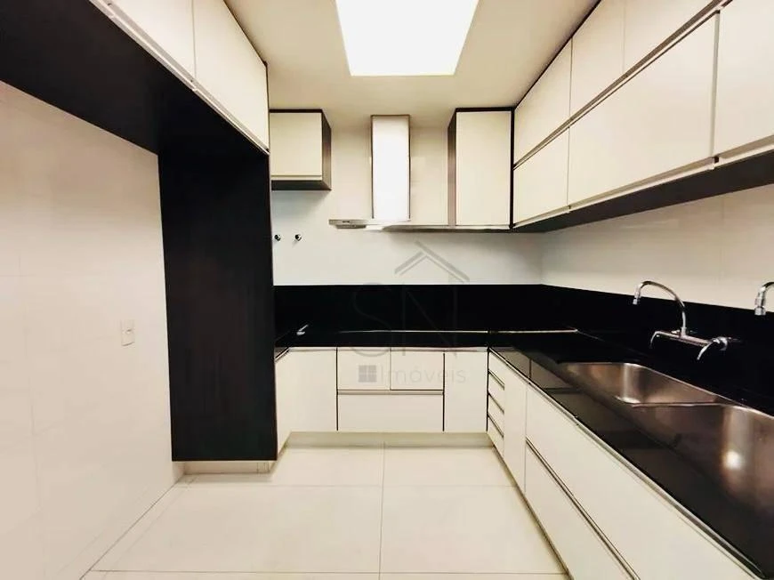 Home office in a 4-bedroom apartment, 316 m² — photo 12