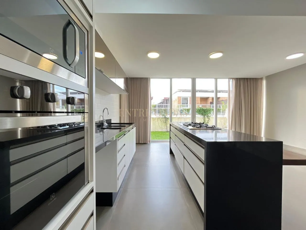 Water view in a 4-bedroom house, 263 m² — photo 2