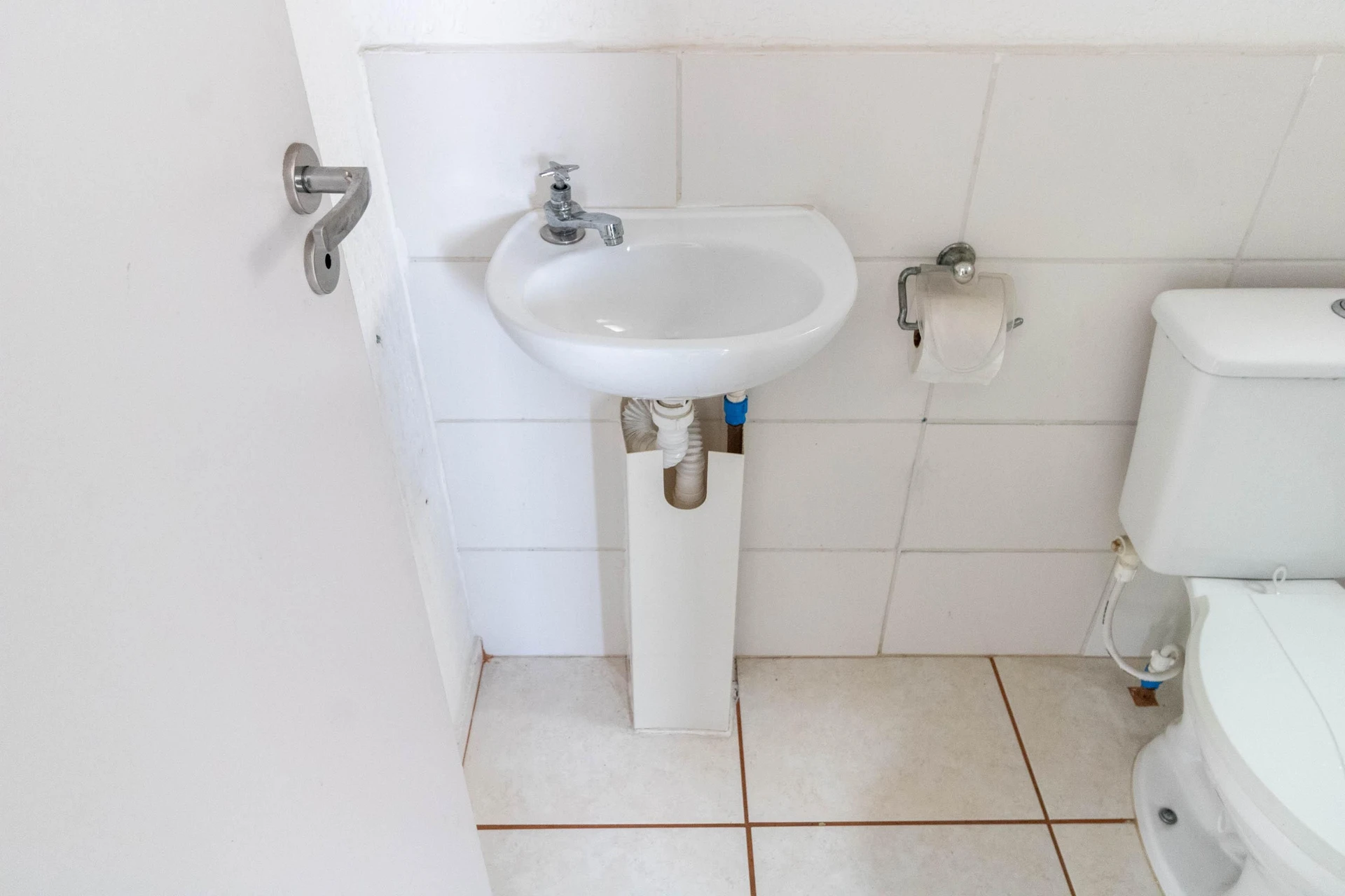 2-bedroom apartment with 1 bathroom, no parking — photo 12