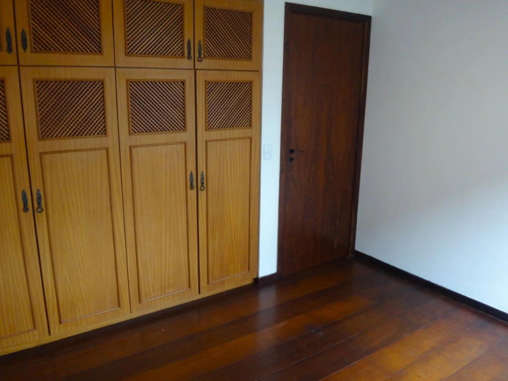 2-bedroom apartment with wood or laminate floors in Curitiba — photo 10