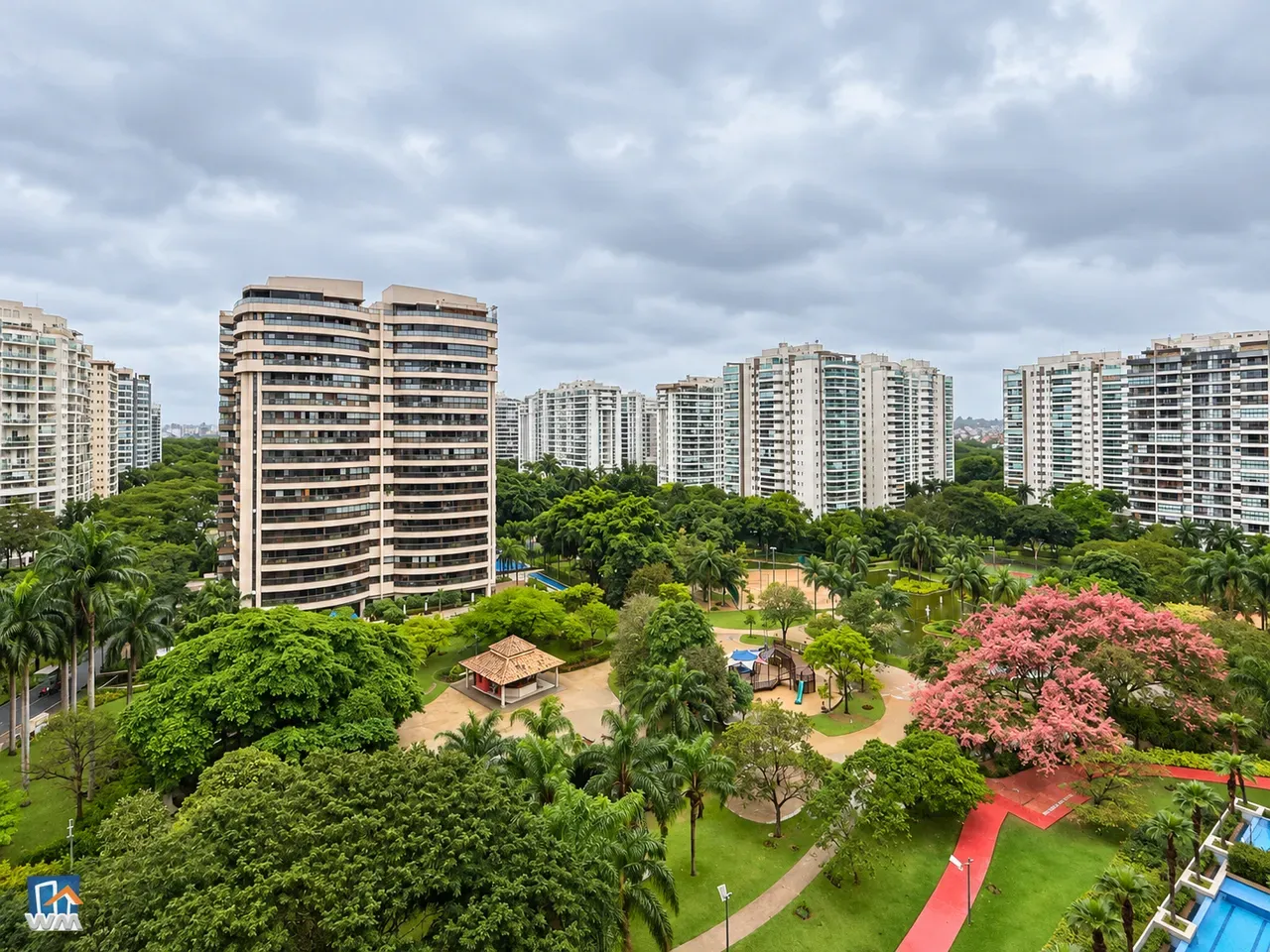 Park view in a 3-bedroom apartment, 120 m² — photo 18