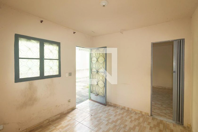 Casa con 2 dormitorios, 1 baño y zona de lavado — photo 14