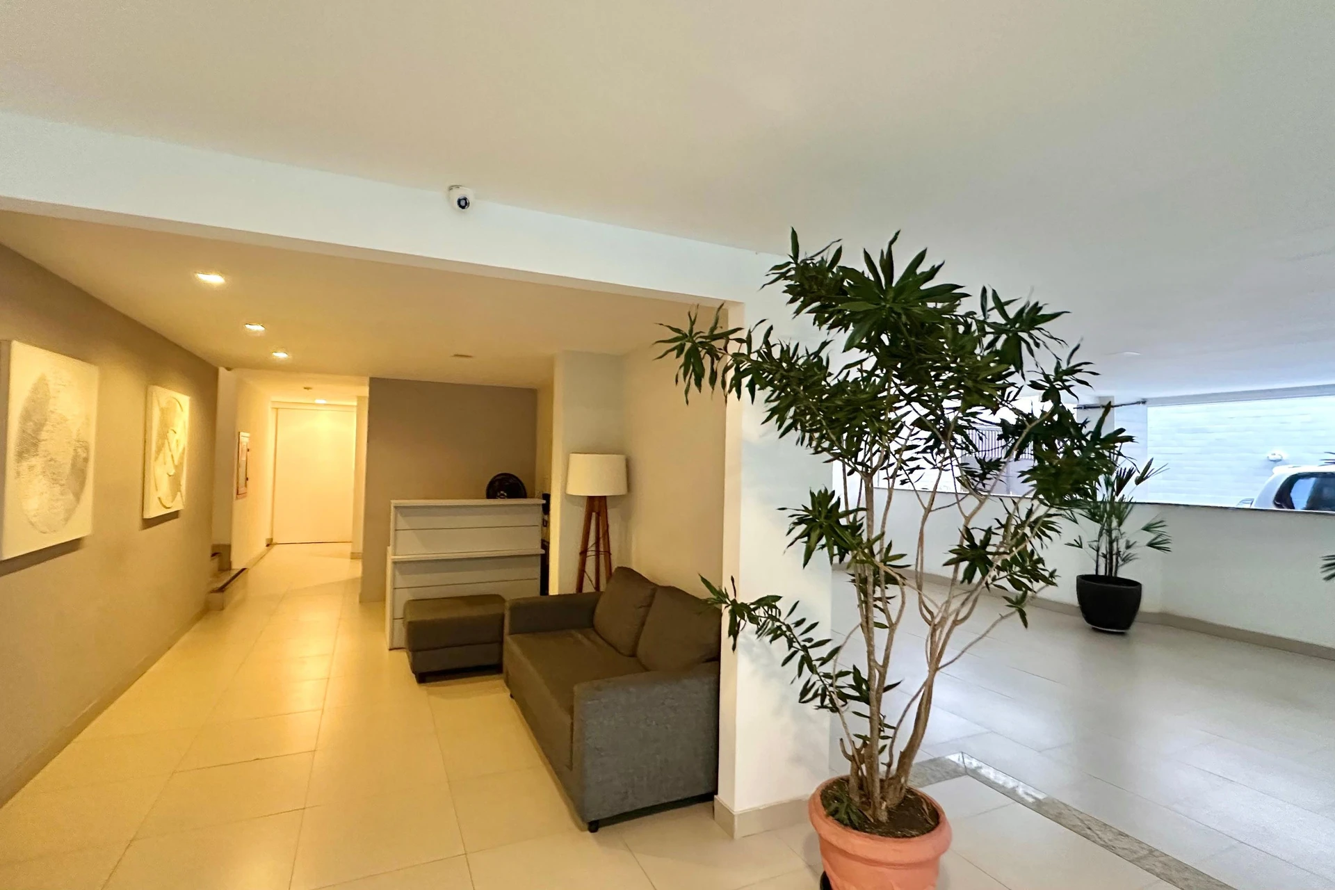 Unfurnished apartment with 2 suites and a balcony — photo 31