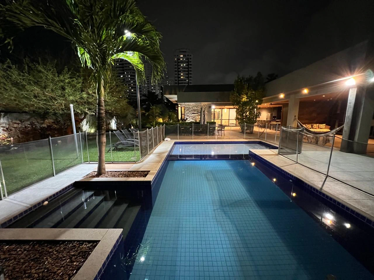 Casa linear mobiliada com 4 suítes e 4 vagas — photo 15